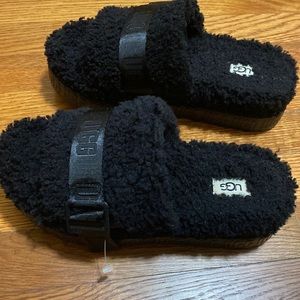 Ugg platform slip on 9
